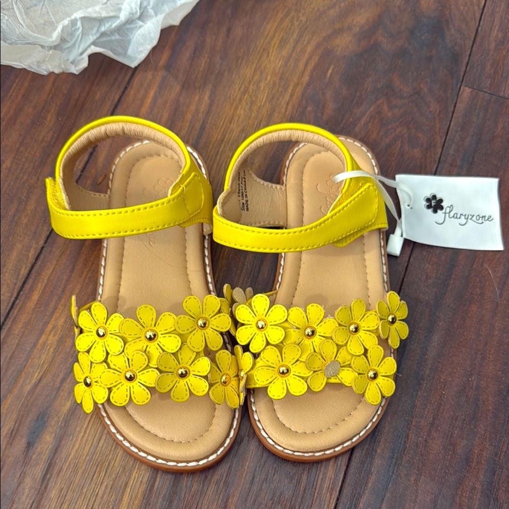 Yellow Kids Sandals girls, Larry zone size 10 M New